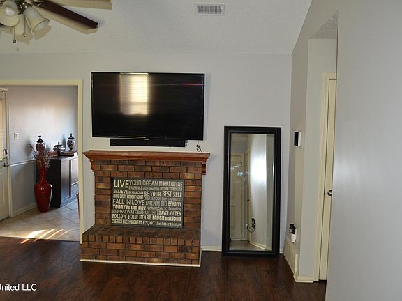 2nd image of 3820 Ivanhoe Dr