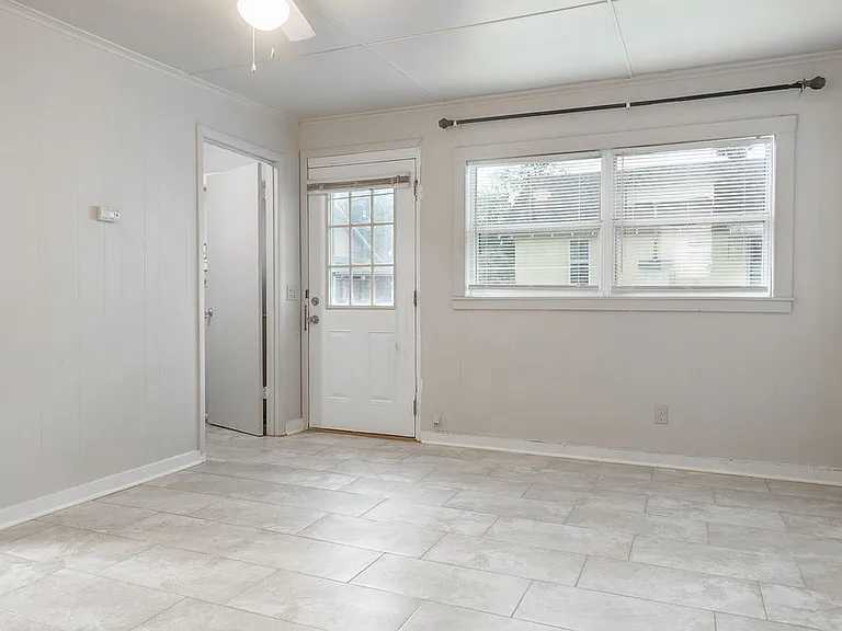 220 N Adelle Ave — Photo 1