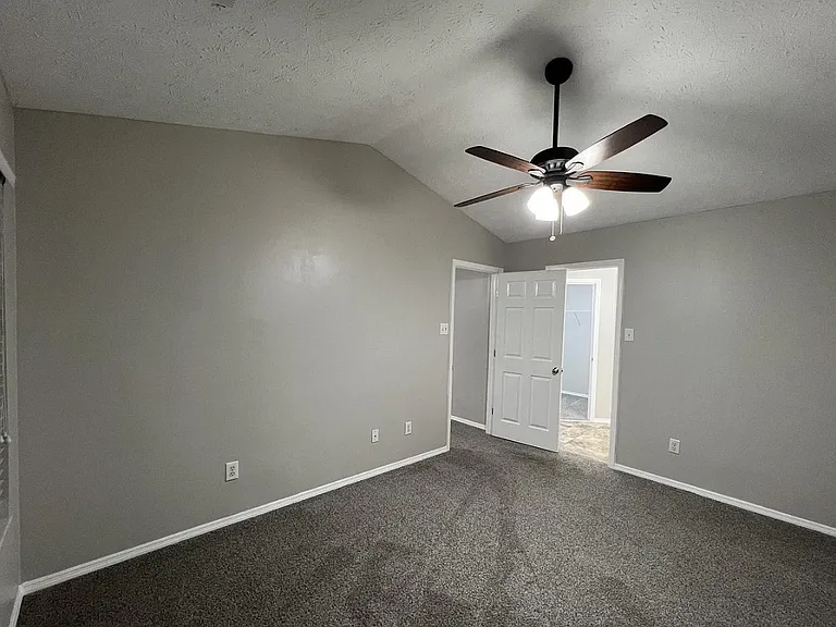 1013 Ashley Michelle Ct — Photo 11