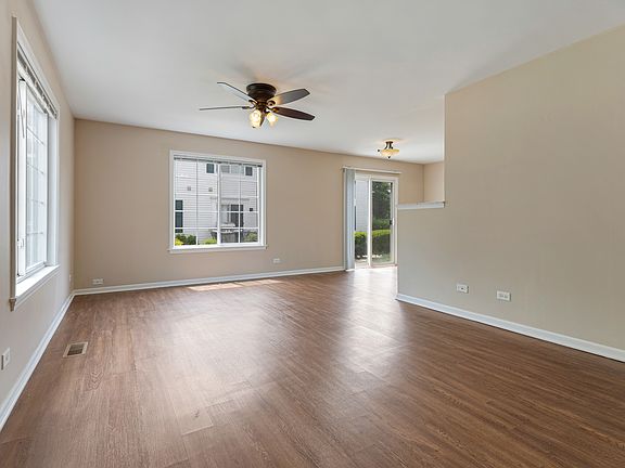 5th image of 716 Fieldcrest Dr Unit B