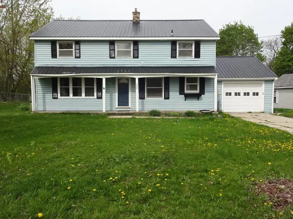 523 N Stewart Ave, Fremont, MI 49412