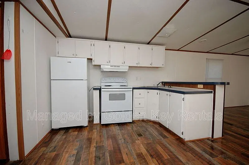 3 bed, 2.0 bath, $900 — Photo 3