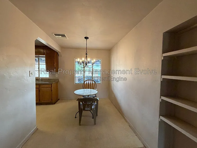 2307 W Rose Ln — Photo 6