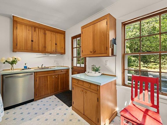 5th image of 89 F R Lillie Road