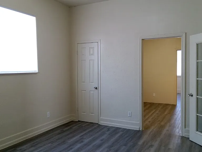 204 S Hackberry St #B — Photo 13