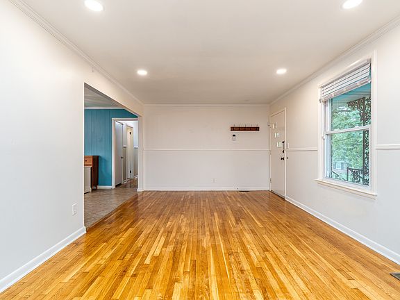 5th image of 844 Rose Park Dr