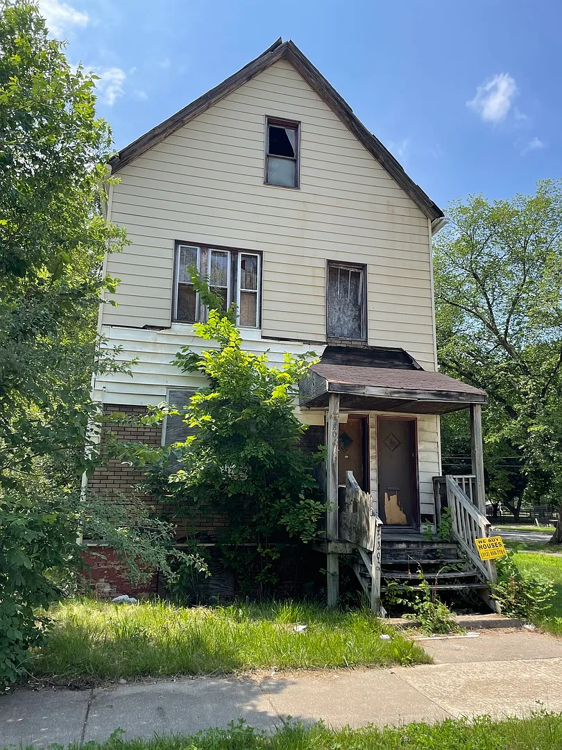 5802 S May St photo 1