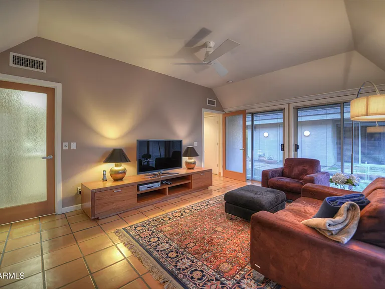 1523 W Vista Ave — Photo 17