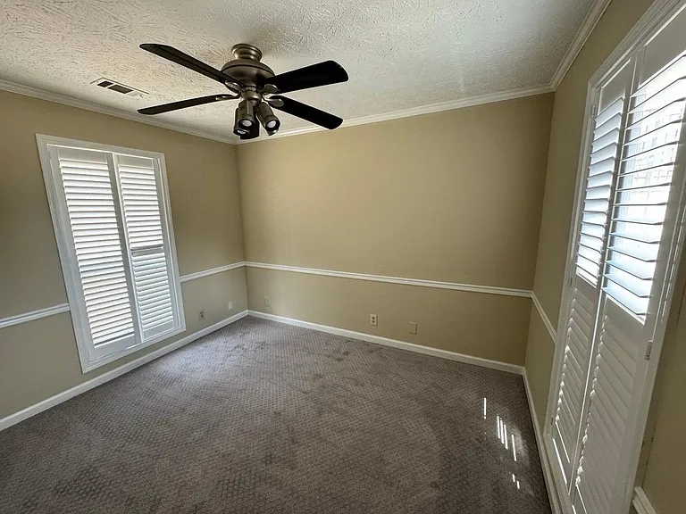 215 Lisbet Ct — Photo 9