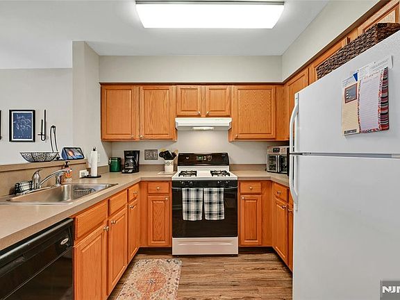 5th image of 189 Forest Ave #216