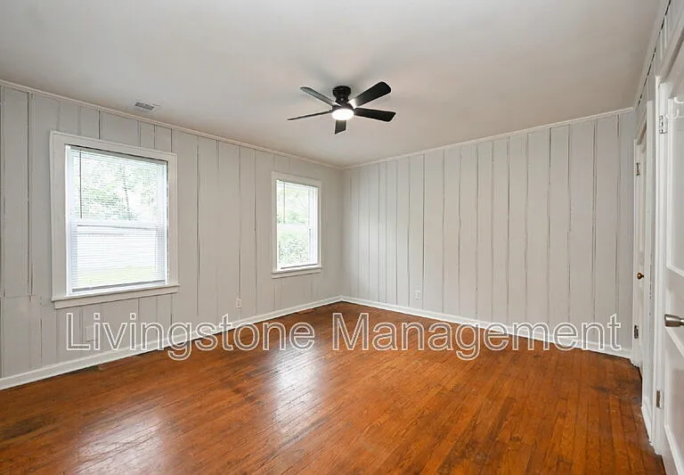 872 W Albert Gallatin Ave — Photo 19