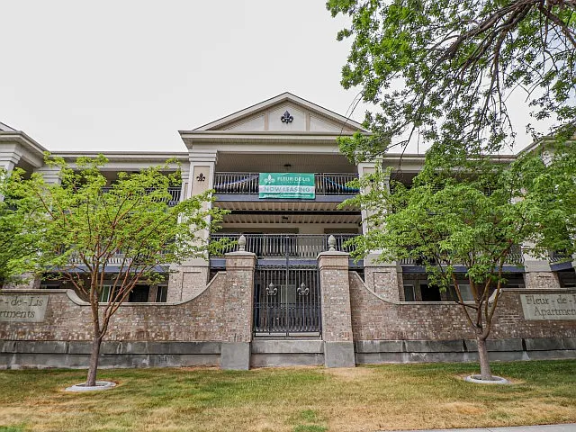 Fleur De Lis Apartments — Photo 17