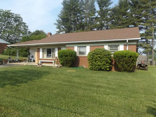 102 Mountain View Ave, Galax, VA 24333