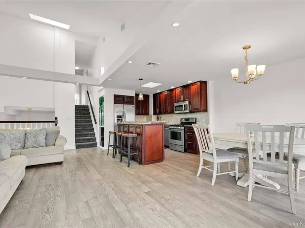 12009 Riviera Court #10B, College Point, NY 11356