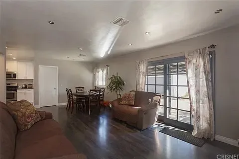 7344 Topeka Dr — Photo 3