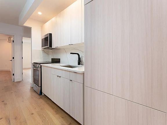 4th image of 164 E 7th St #3
