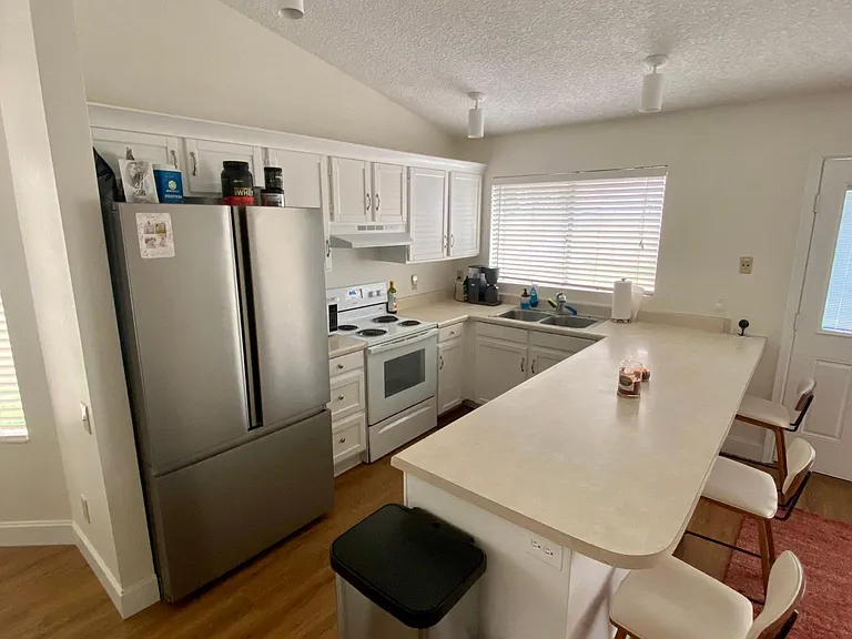 4823 W Chicago St — Photo 4