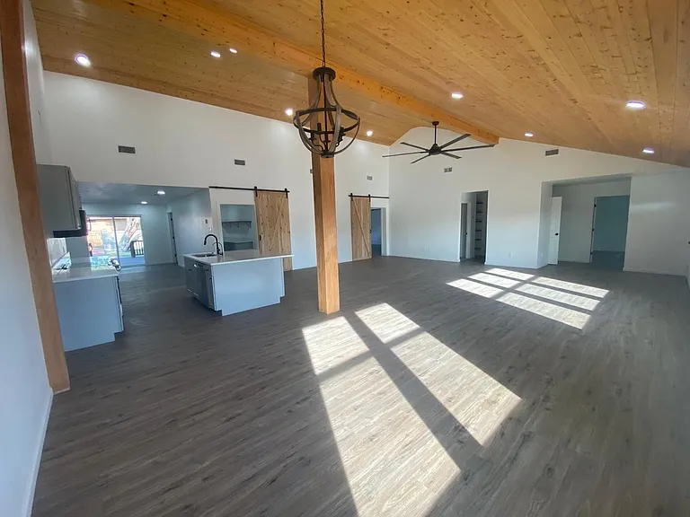 1506 Edwards St — Photo 9