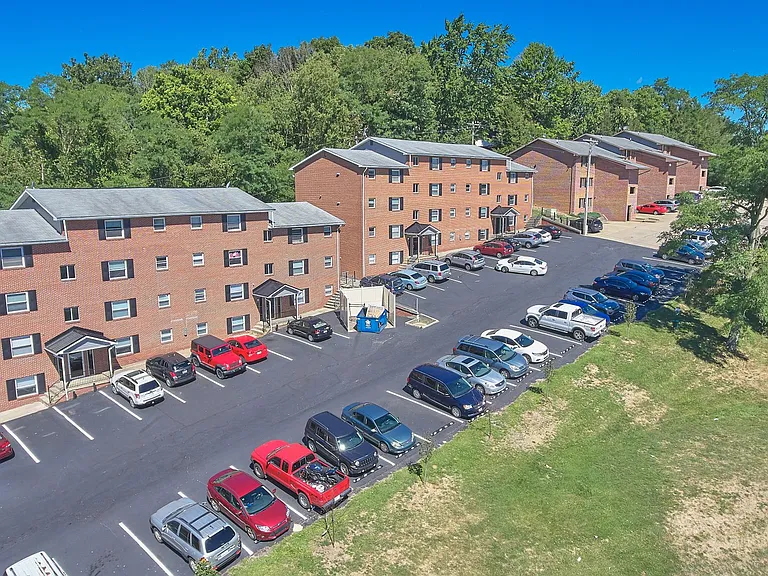 Pineview Apartments — Photo 16