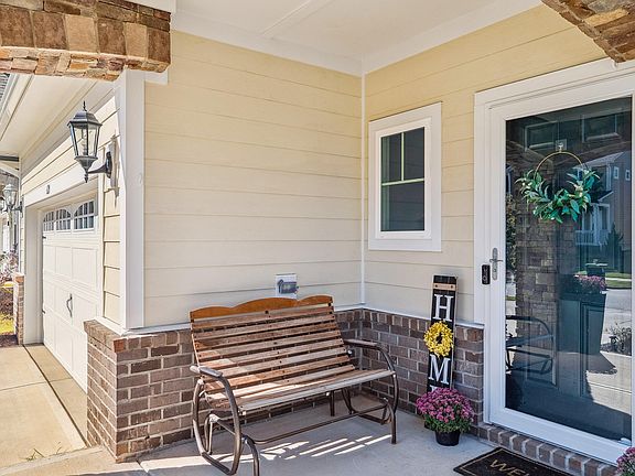 3rd image of 620 Sage Oak Lane
