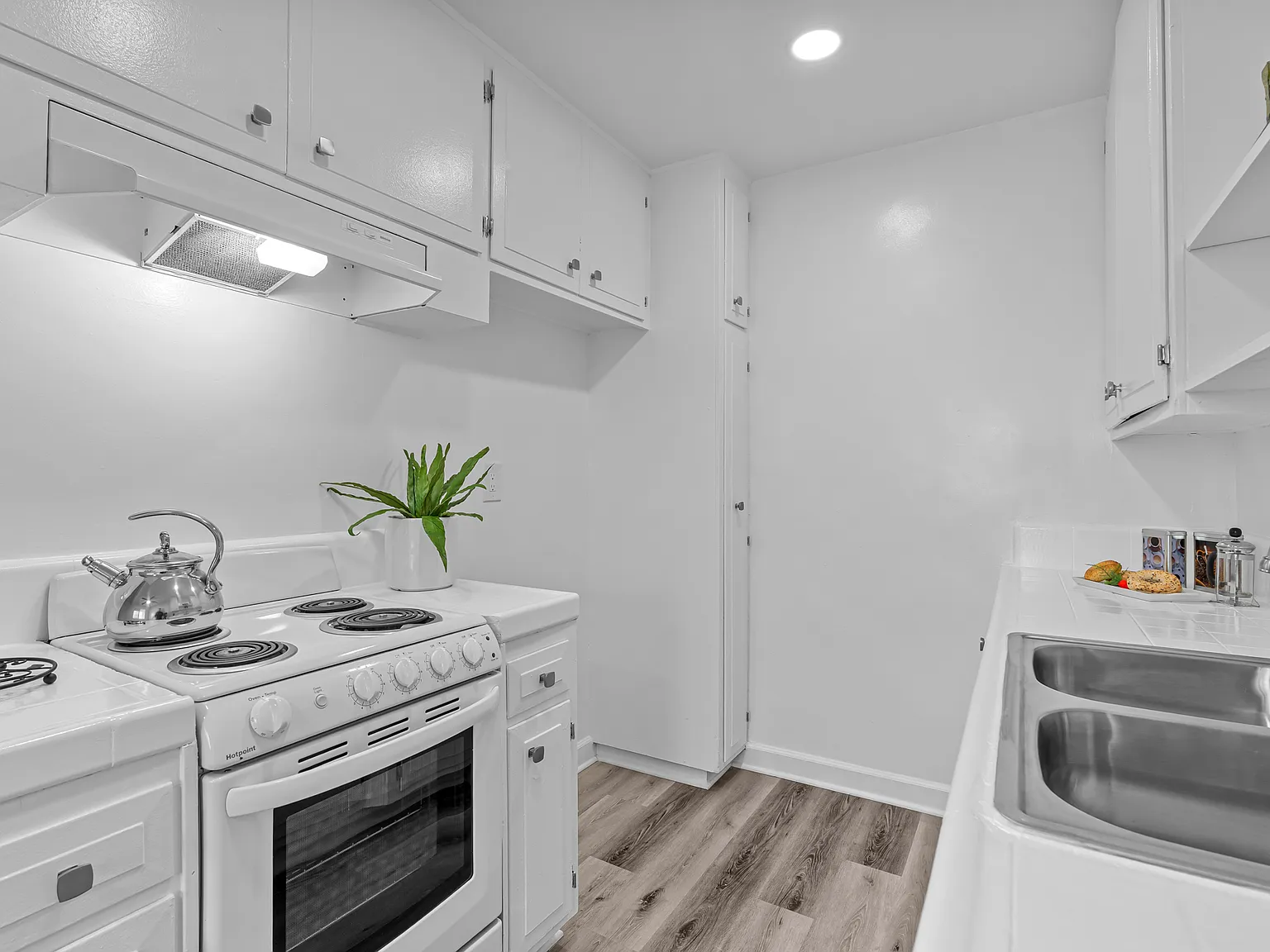 Gardenview Apartments — Photo 4