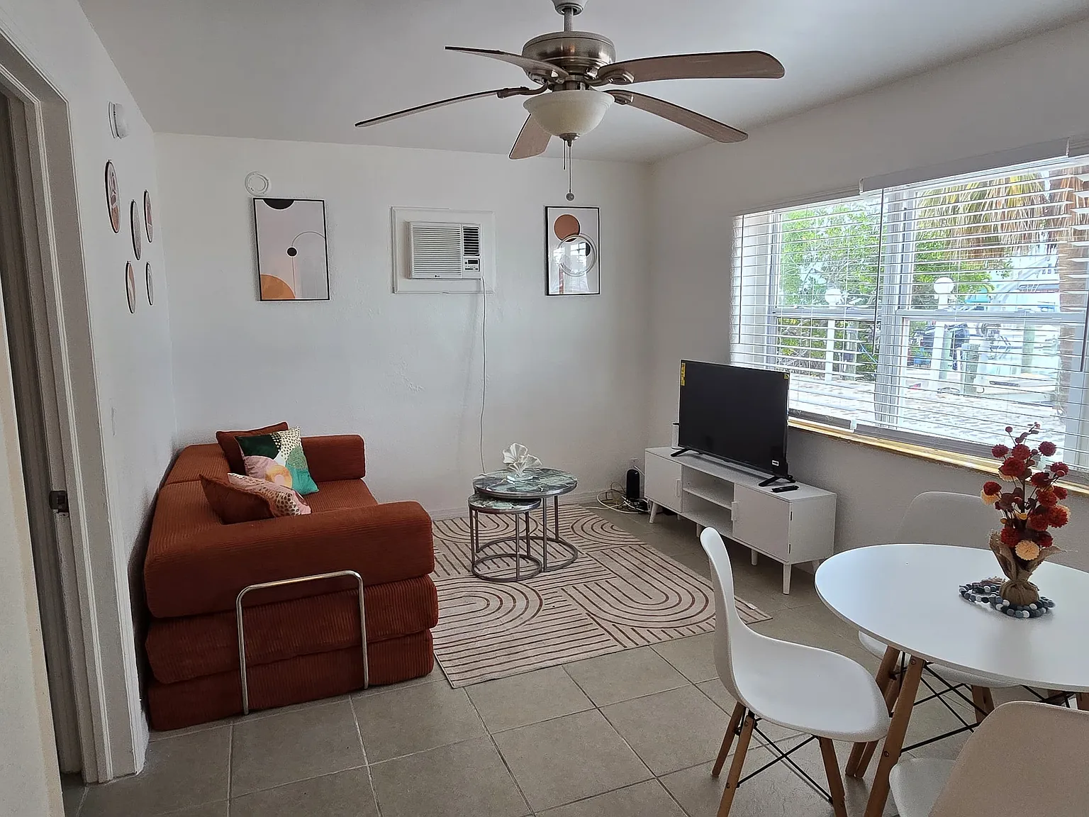 Studio, 400 sqft, $1,390 — Photo 1