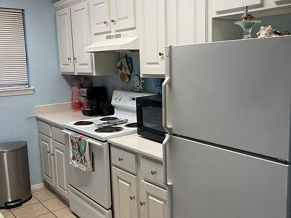 3rd image of 127 E Morningside Dr #201