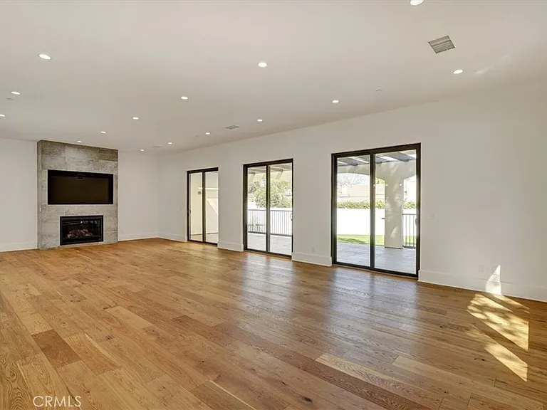 5520 Woodlake Ave — Photo 6