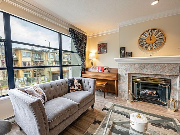 3rd image of 3151 Woodbine Dr #206