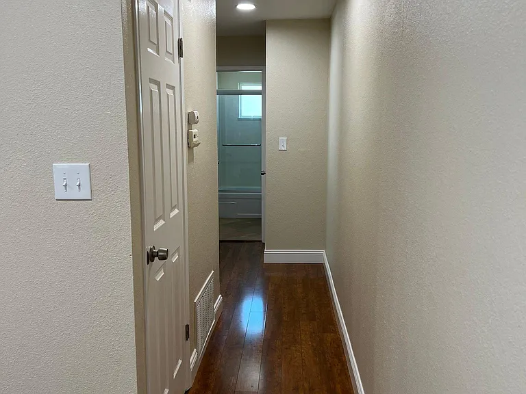 2252 Segundo Ct #4 — Photo 6