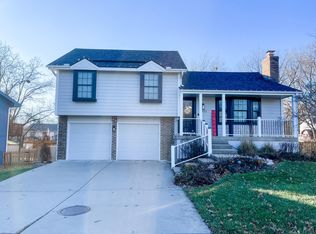 1432 SW Highland Dr, Lees Summit, MO 64081