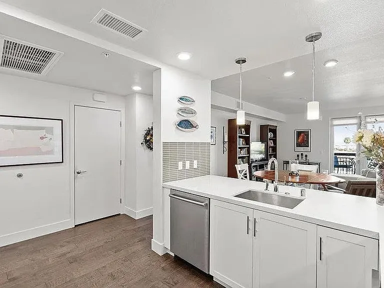657 Walnut St #411 — Photo 2