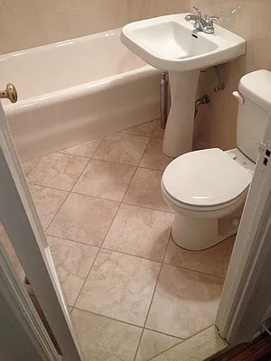 Rented by Metroline Realty | media 25