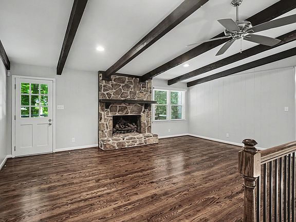 3rd image of 22 Fox Hollow Cir