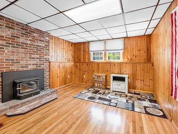 5th image of 7 Hickory Dr
