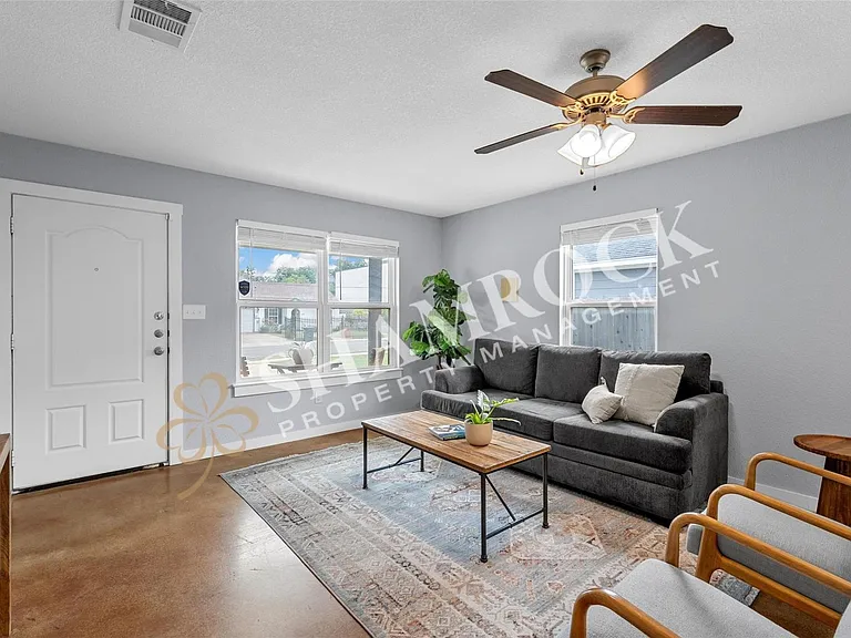 1107 Primrose Dr — Photo 7