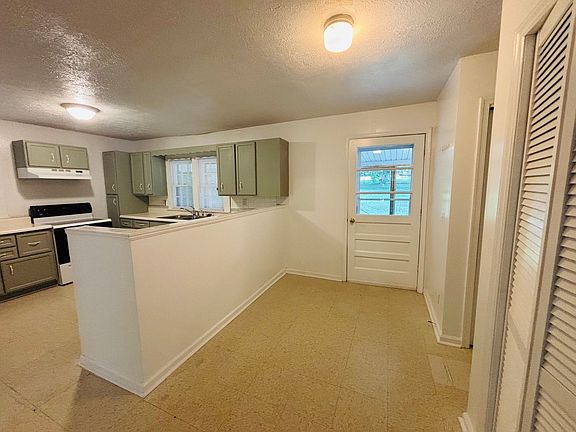5th image of 904 Kabrich St
