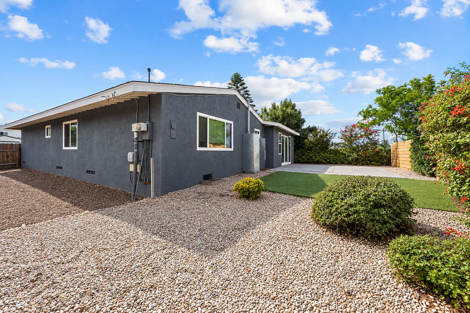 4 bed, 1300 sqft, $6,500 — Photo 1