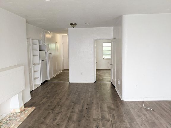 4th image of 612 16th St APT 5
