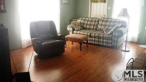 5th image of 1102 Sandalwood Ln