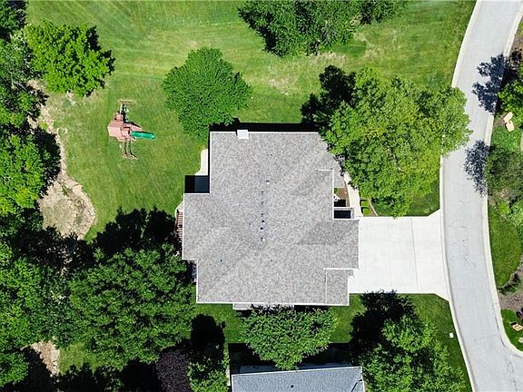 3rd image of 1528 SW Hedgewood Ln