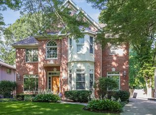 552 N Vine St, Hinsdale, IL 60521