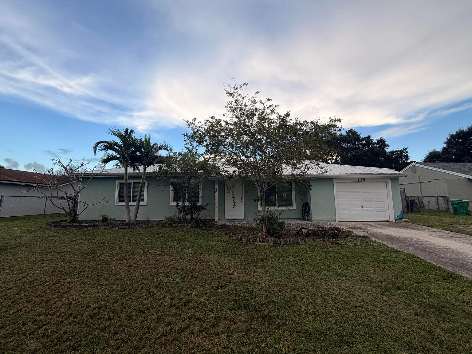 3 bed, 2.0 bath, 1176 sqft, $2,500 — Photo 2