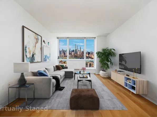 43-10 Crescent Street image 1 of 13