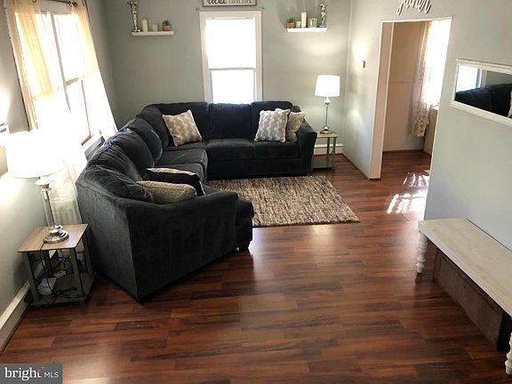 3rd image of 22 Willis Ave