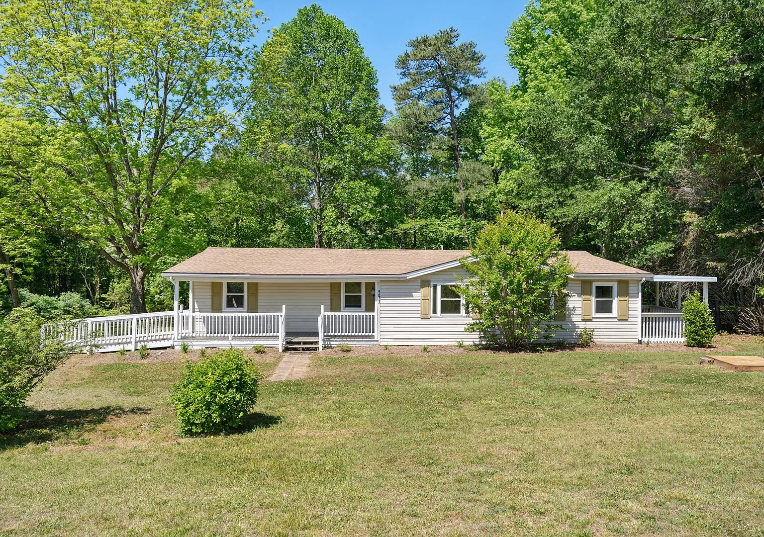 Beautifully Renovated 4 Bedroom 2 Bath in South Raleigh — Photo 1