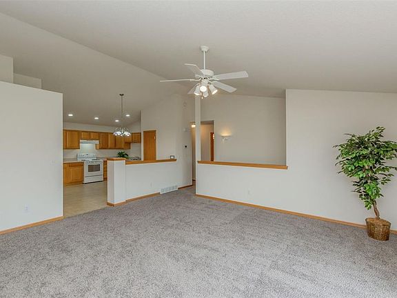 3rd image of 4692 Mallard Ct