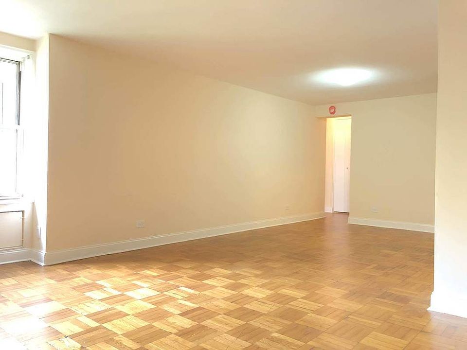 1st image of 14210 Roosevelt Ave APT 114