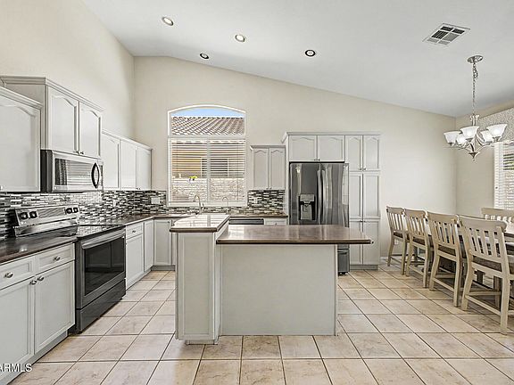 4th image of 841 N CAMBRIDGE Place