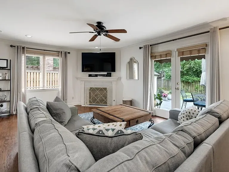 3731 Oakley Ave — Photo 3